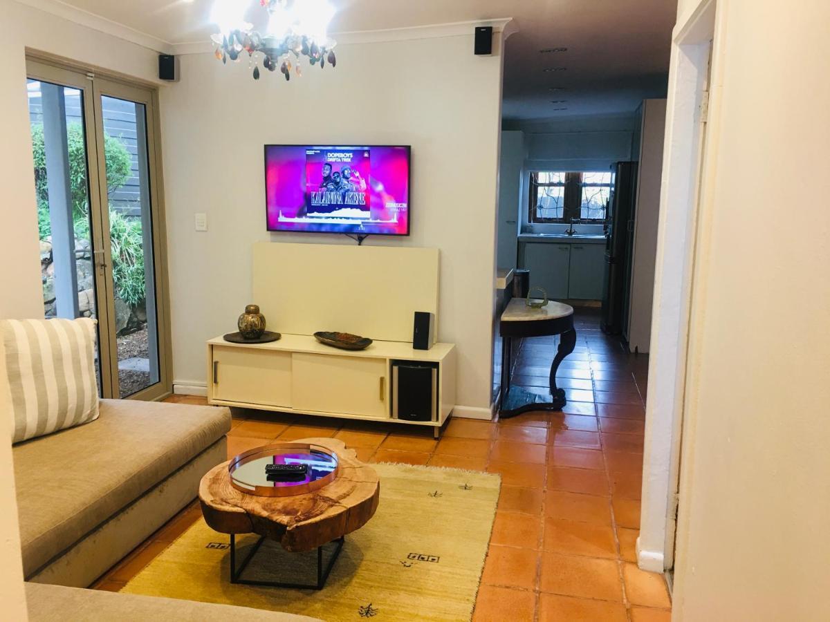 Lägenhet på 270 m² i Camps Bay, med 2 sovrum och 2 badrum  Kapstaden Exteriör bild