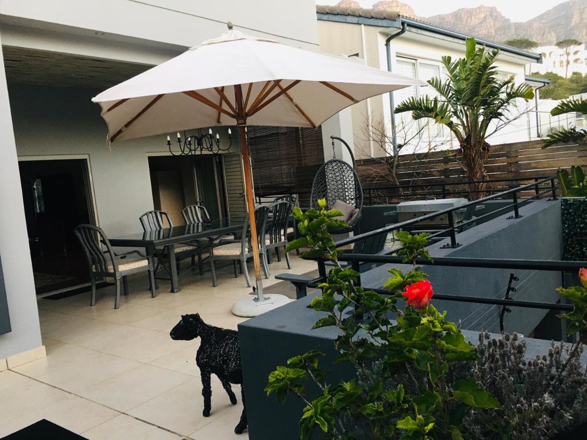 Lägenhet på 270 m² i Camps Bay, med 2 sovrum och 2 badrum  Kapstaden Exteriör bild