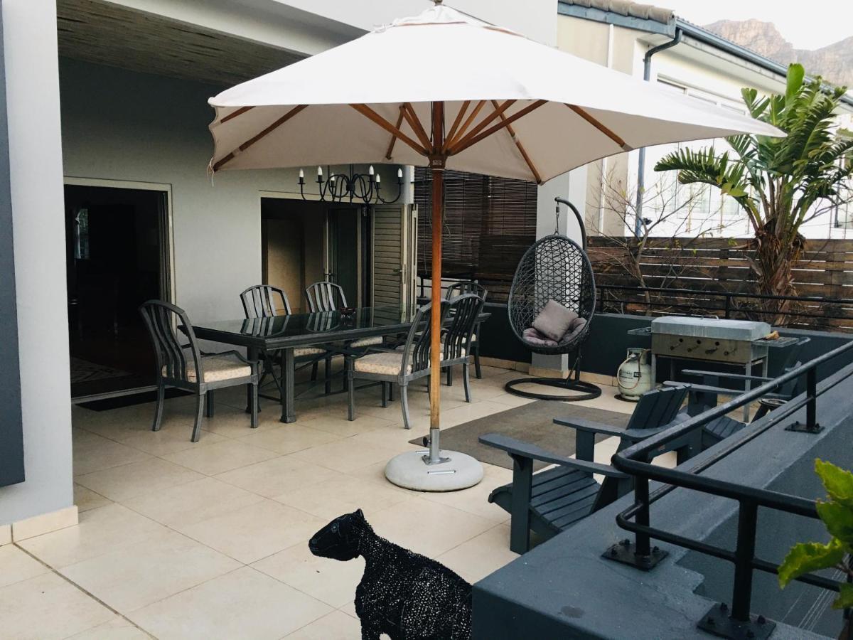 Lägenhet på 270 m² i Camps Bay, med 2 sovrum och 2 badrum  Kapstaden Exteriör bild