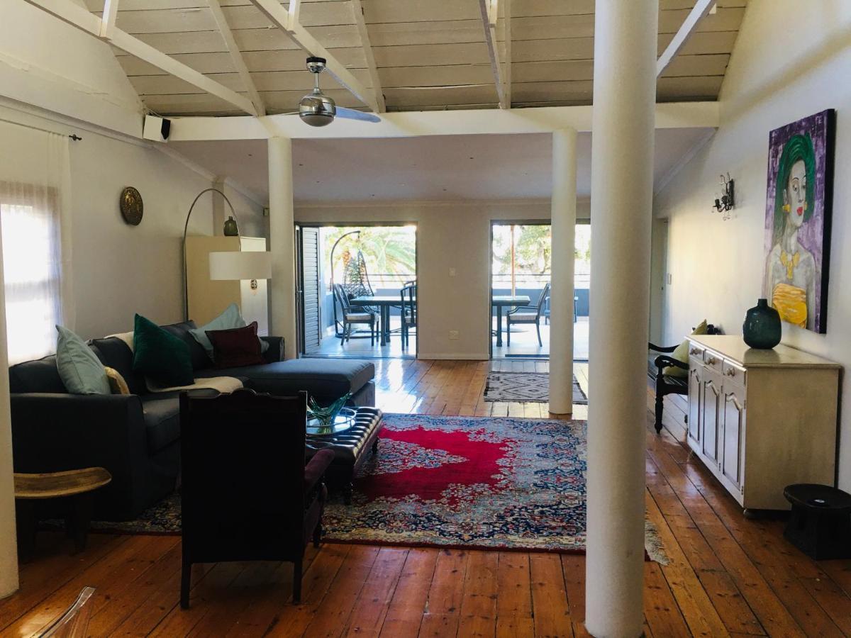 Lägenhet på 270 m² i Camps Bay, med 2 sovrum och 2 badrum  Kapstaden Exteriör bild