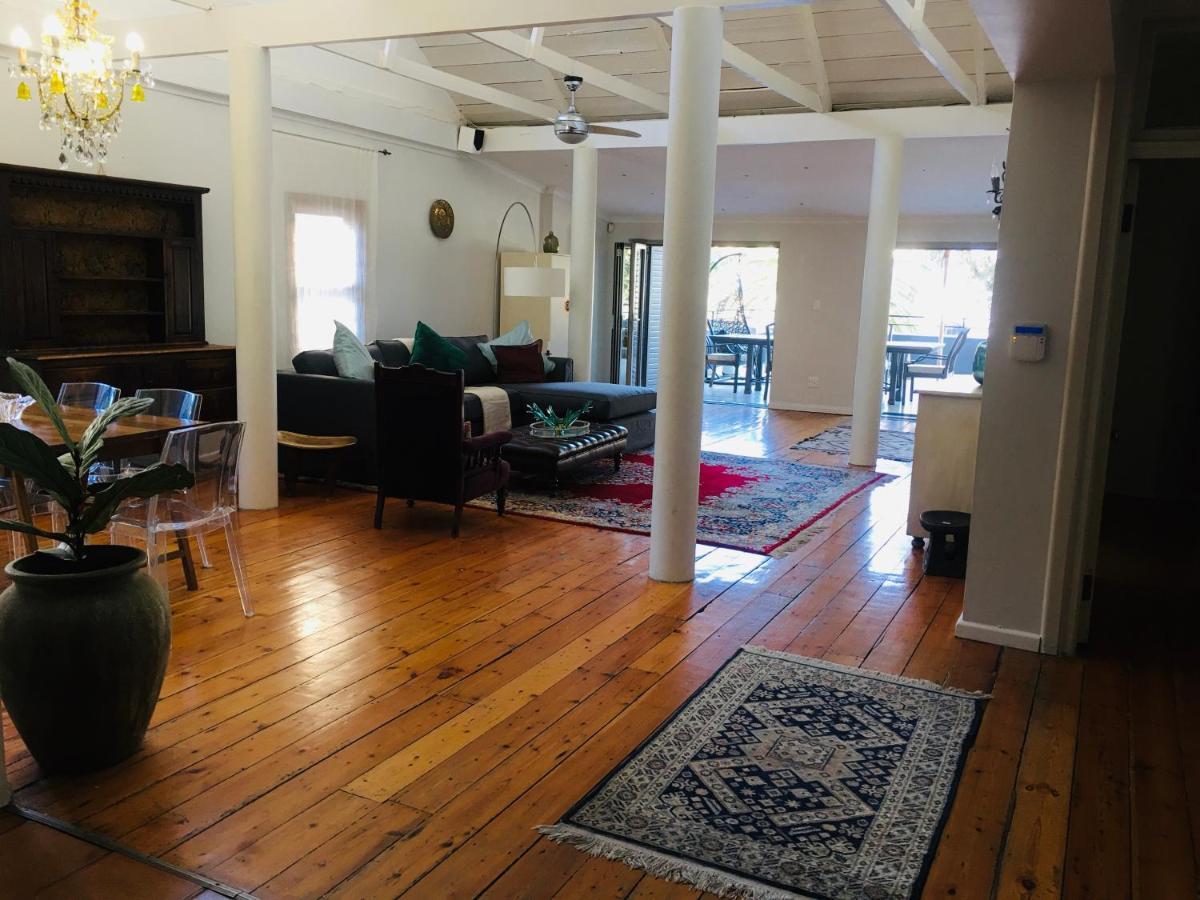 Lägenhet på 270 m² i Camps Bay, med 2 sovrum och 2 badrum  Kapstaden Exteriör bild