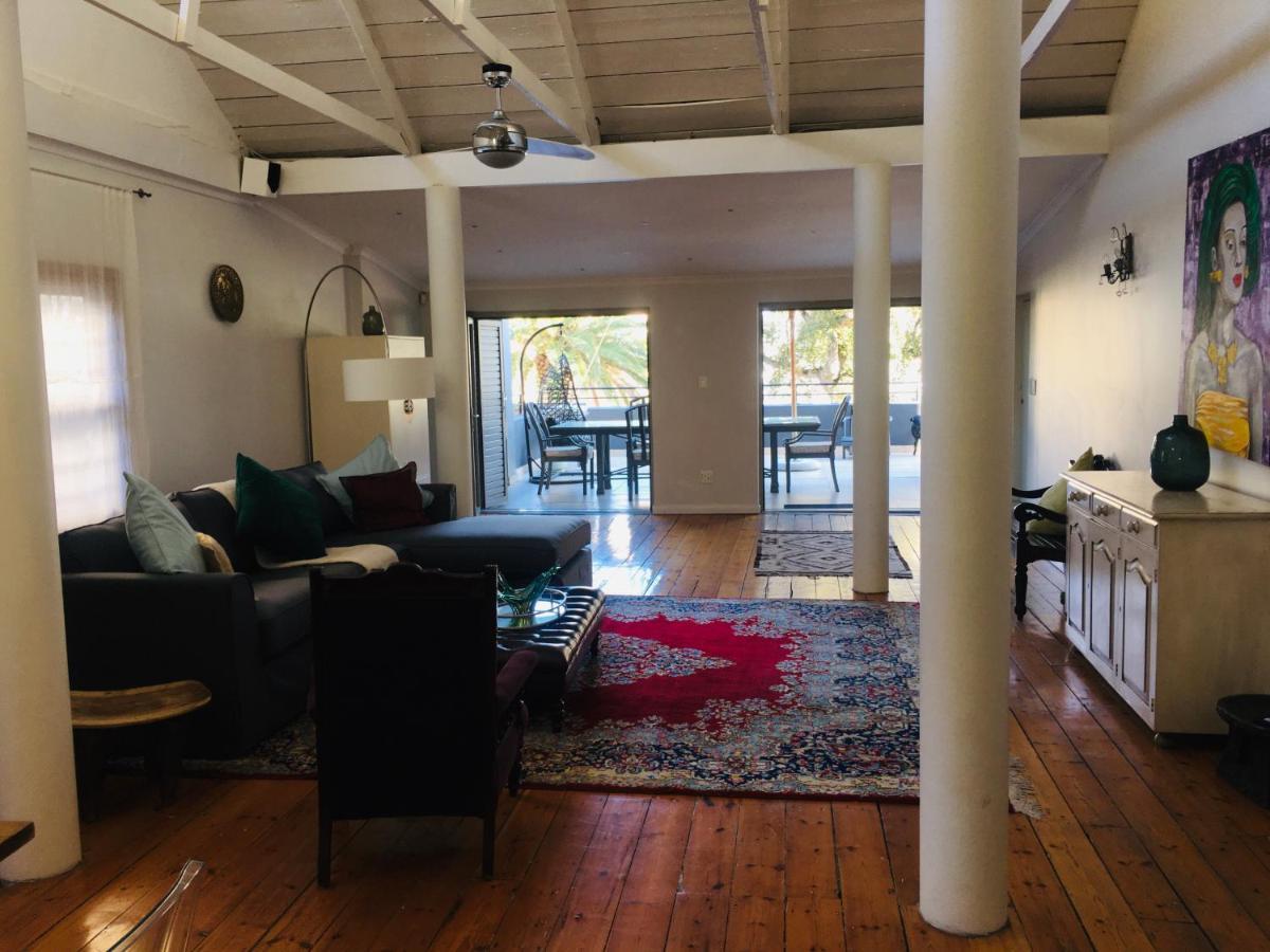 Lägenhet på 270 m² i Camps Bay, med 2 sovrum och 2 badrum  Kapstaden Exteriör bild