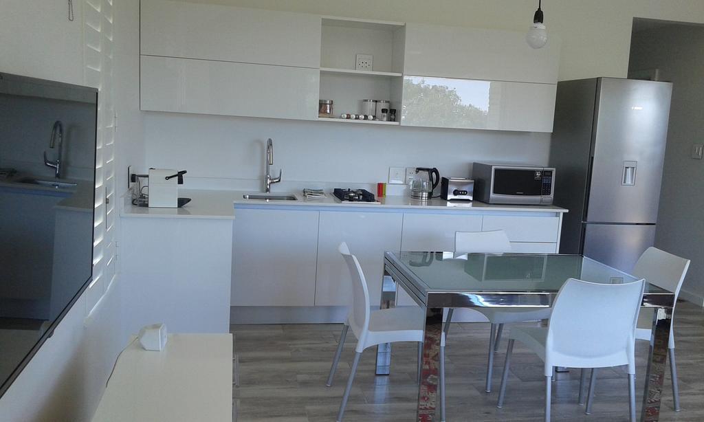 Lägenhet på 270 m² i Camps Bay, med 2 sovrum och 2 badrum  Kapstaden Exteriör bild