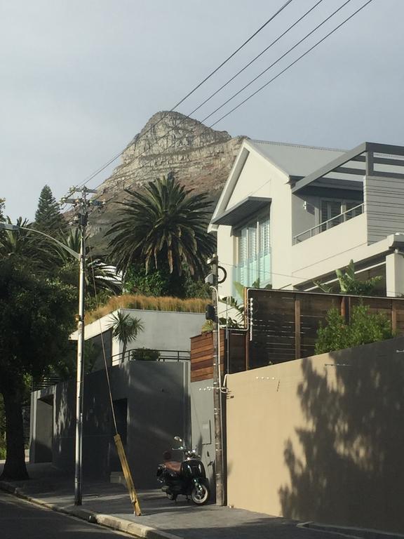Lägenhet på 270 m² i Camps Bay, med 2 sovrum och 2 badrum  Kapstaden Exteriör bild