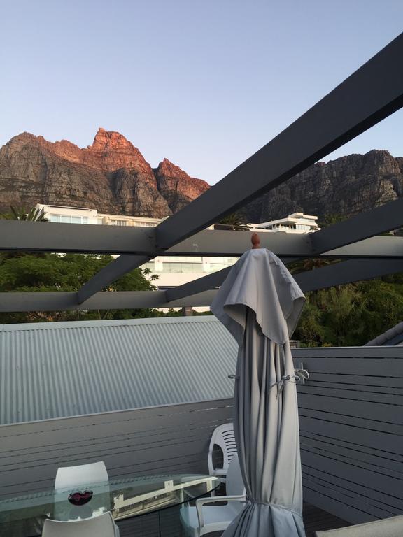 Lägenhet på 270 m² i Camps Bay, med 2 sovrum och 2 badrum  Kapstaden Exteriör bild