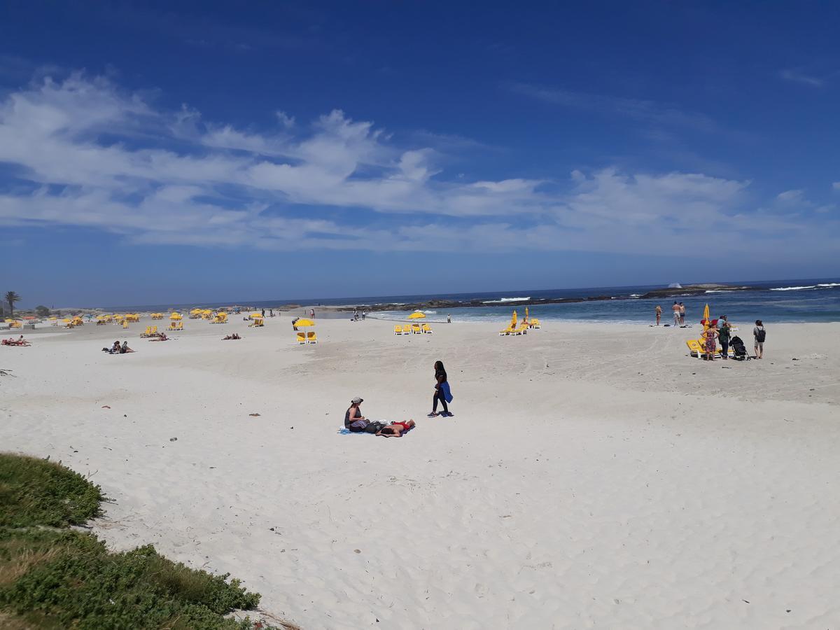 Lägenhet på 270 m² i Camps Bay, med 2 sovrum och 2 badrum  Kapstaden Exteriör bild