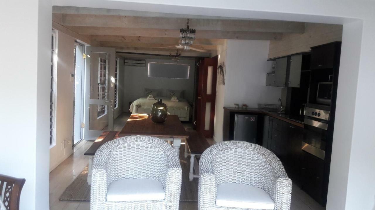 Lägenhet på 270 m² i Camps Bay, med 2 sovrum och 2 badrum  Kapstaden Exteriör bild