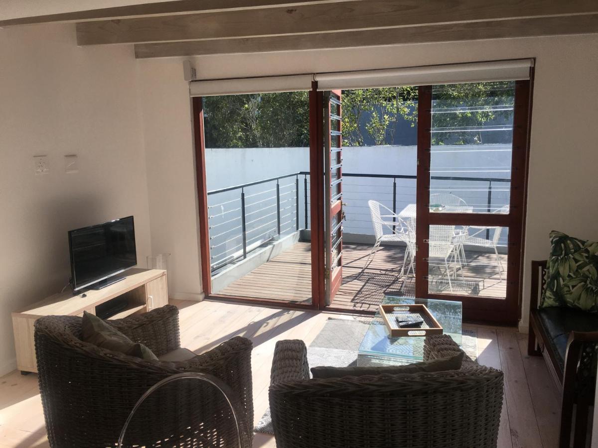 Lägenhet på 270 m² i Camps Bay, med 2 sovrum och 2 badrum  Kapstaden Exteriör bild