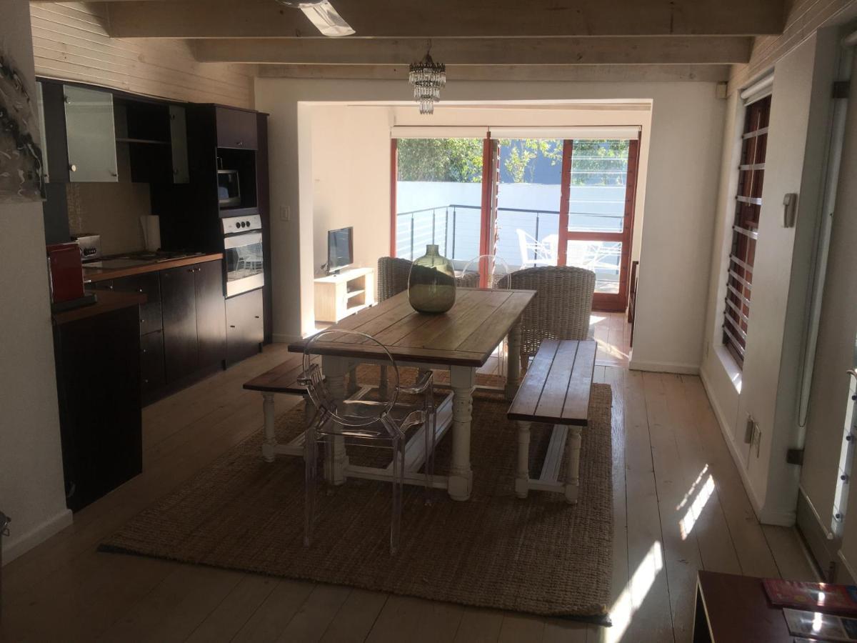 Lägenhet på 270 m² i Camps Bay, med 2 sovrum och 2 badrum  Kapstaden Exteriör bild