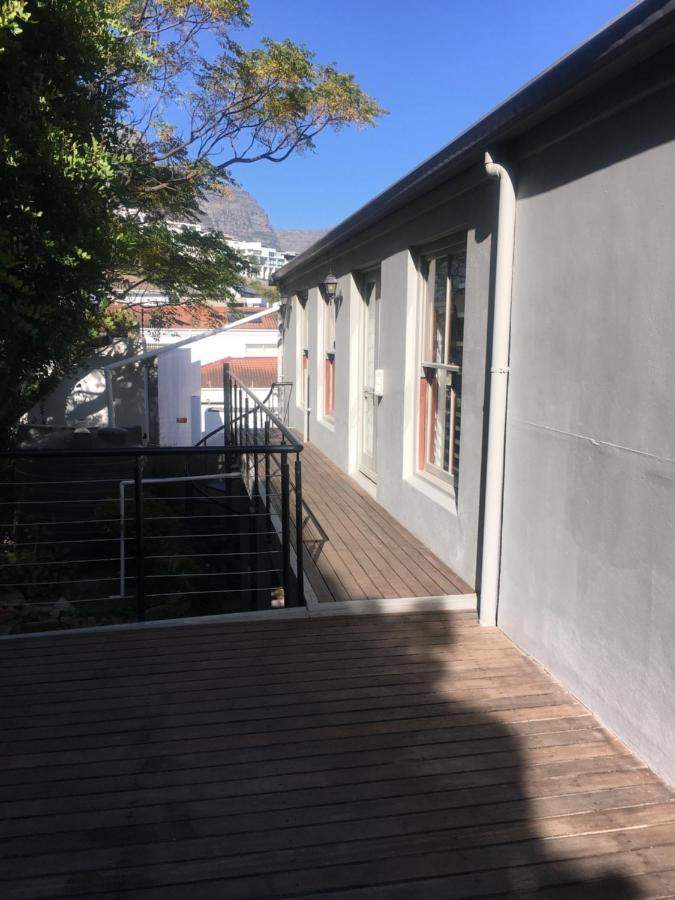 Lägenhet på 270 m² i Camps Bay, med 2 sovrum och 2 badrum  Kapstaden Exteriör bild